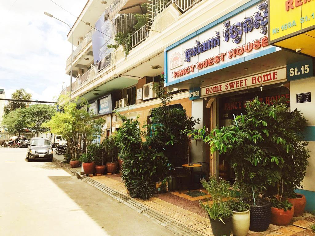 Fancy Guesthouse Phnom Penh Bagian luar foto
