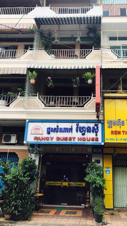Fancy Guesthouse Phnom Penh Bagian luar foto