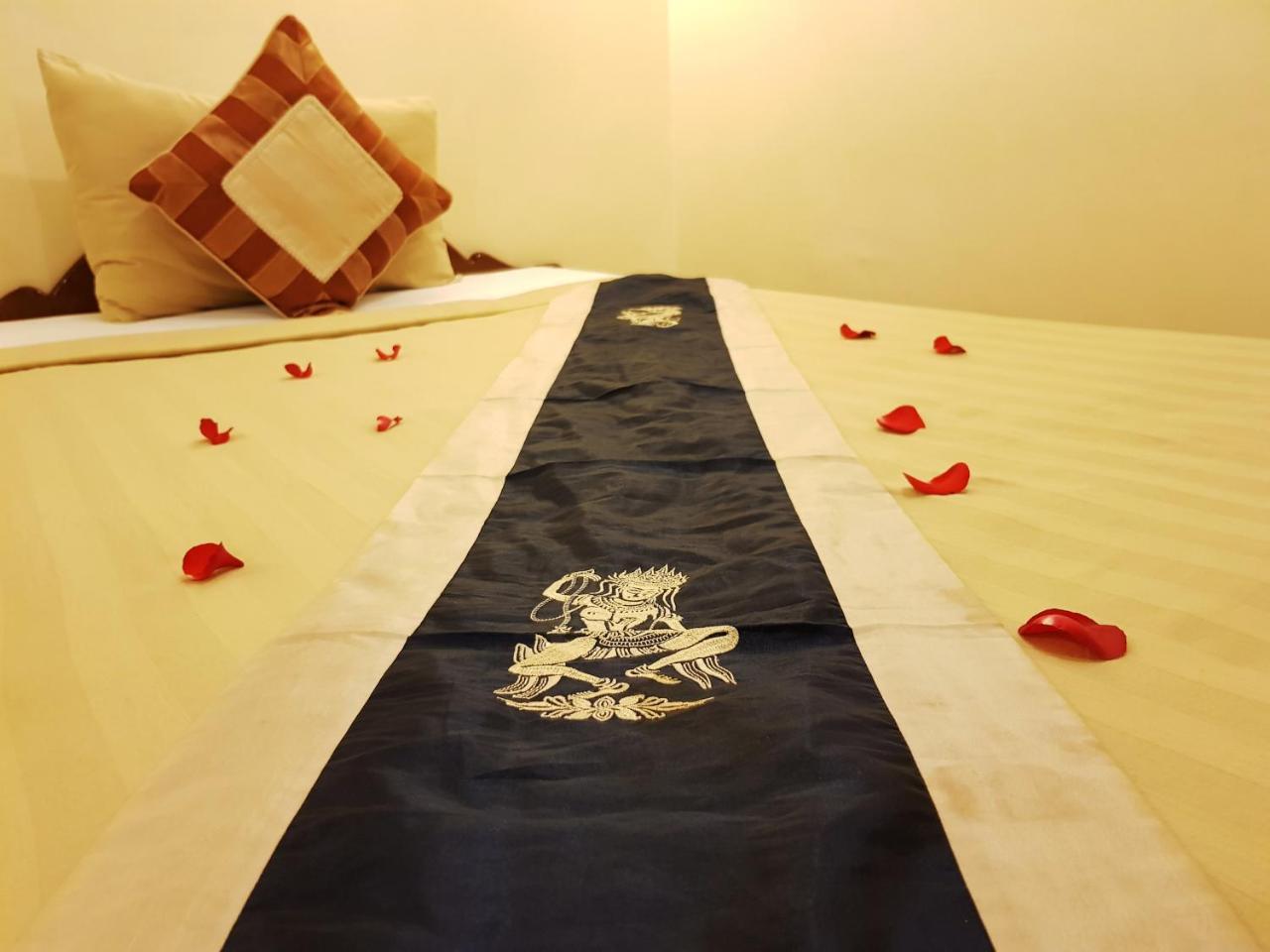 Fancy Guesthouse Phnom Penh Bagian luar foto
