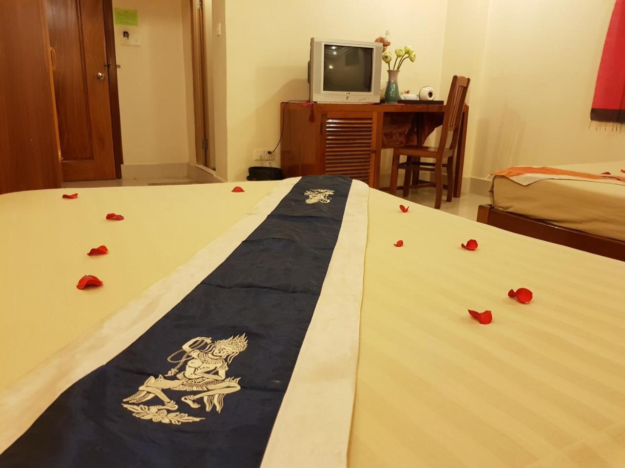 Fancy Guesthouse Phnom Penh Bagian luar foto