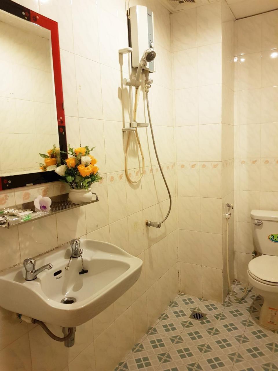 Fancy Guesthouse Phnom Penh Bagian luar foto